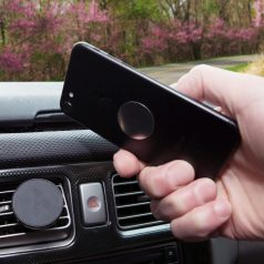 Mágneses telefontartó