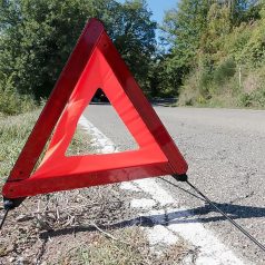 Elakadásjelző háromszög, E jeles, fém lábakkal